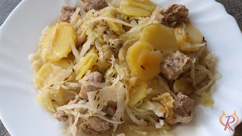 Schichtmittag vom Spitzkohl aus dem Topf