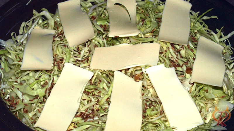 Alle Zutaten im Slow Cooker, bereit zum Garen