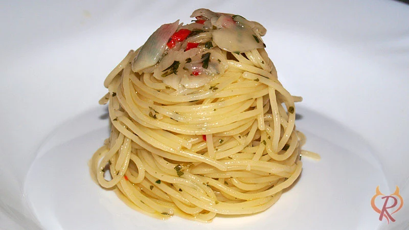 Spaghetti con aglio, olio e peperoncino