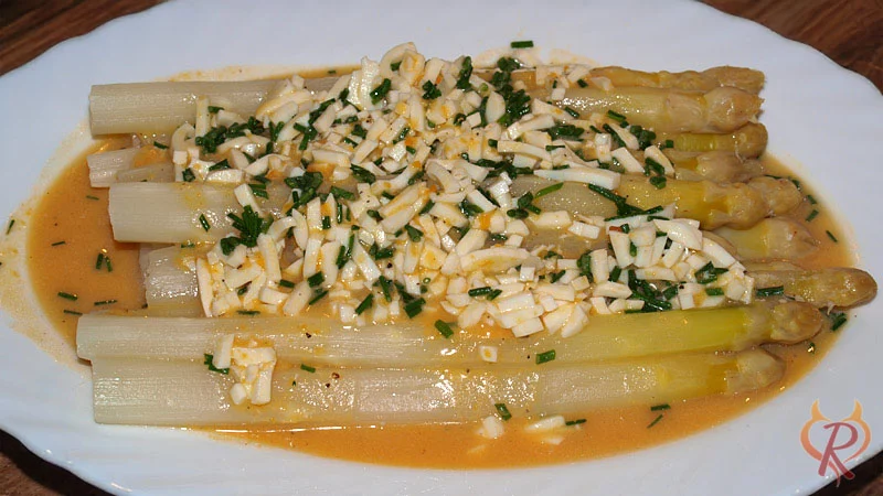 Spargel mit Eier-Vinaigrette