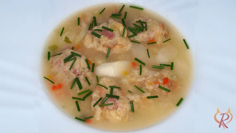 Spargelsuppe mit Schinkenspotzen