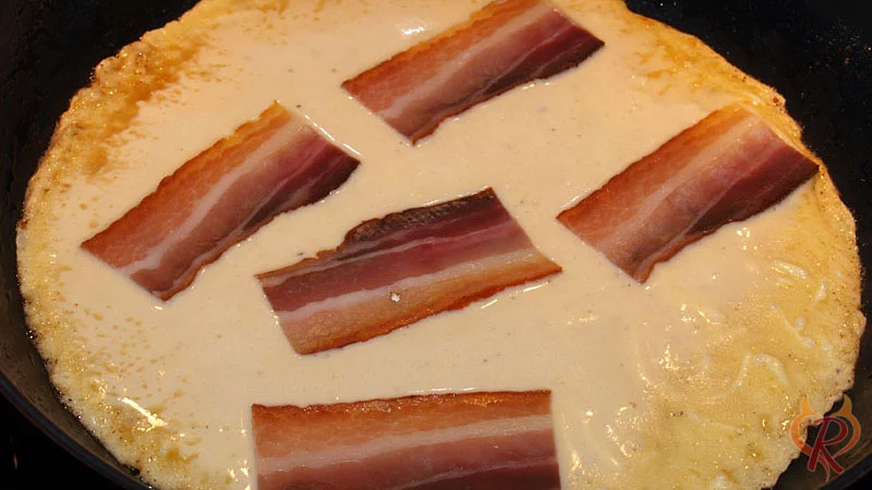 Der Speck wurde mit dem Pfannkuchen ausgebacken