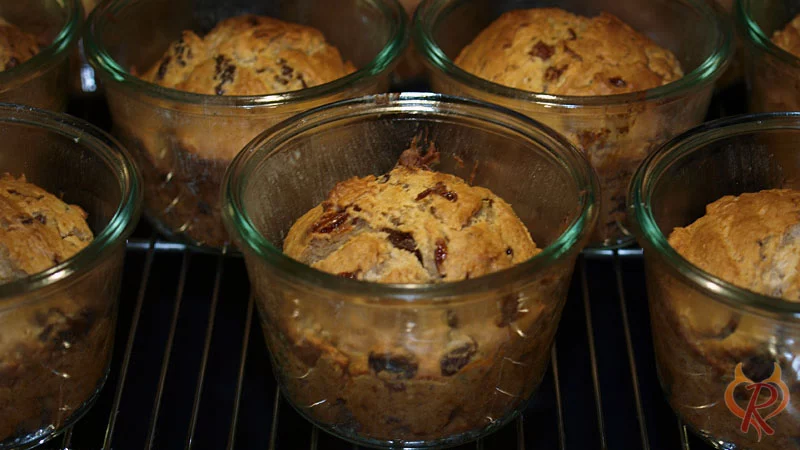 Die Stollen werden hell gebacken