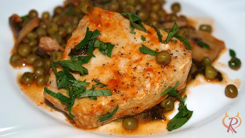 Thunfischfilet auf Erbsen gegart