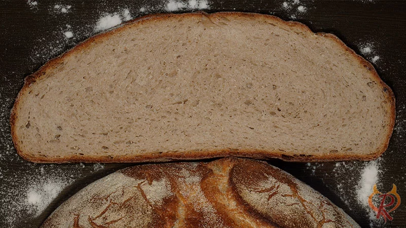 Gebackenes Brot im Anschnitt